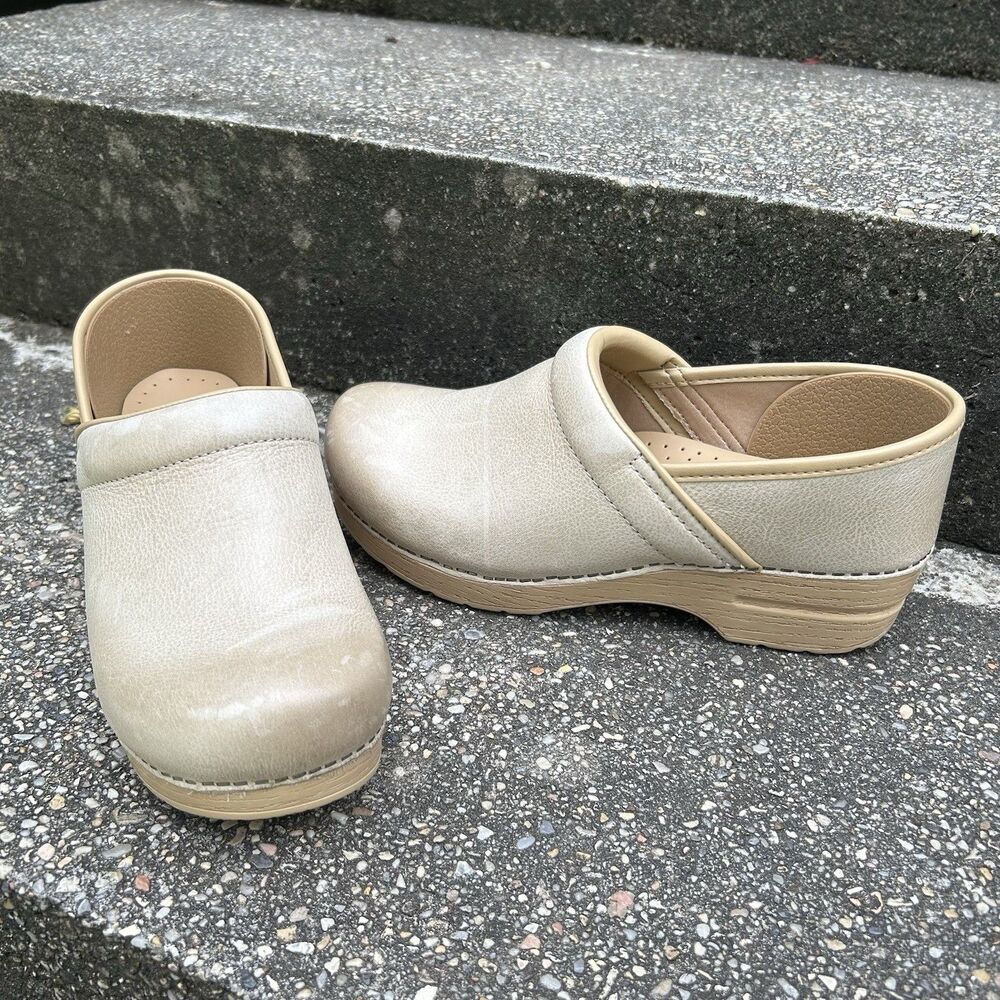 Dansko Professional Women's US Sz 9.5-10 M Cream Colored Leather Clogs EU Sz 40
